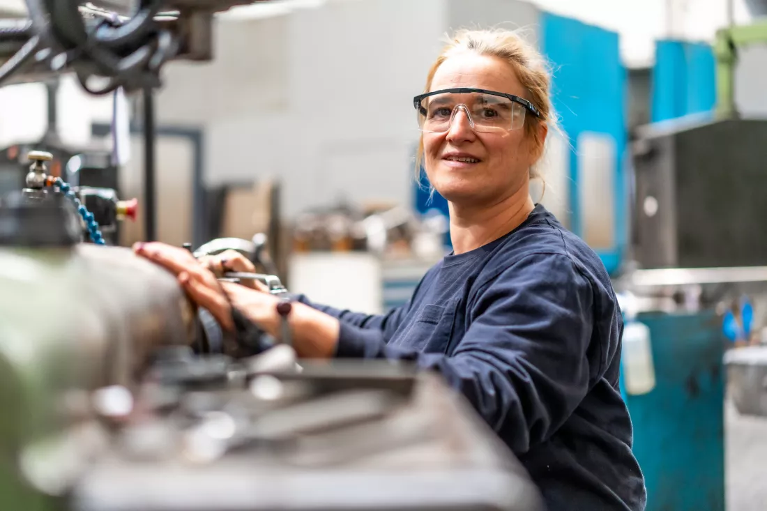 portrait-female-factory-worker-operator-working-control-sector-metal-milling-machine-industrial-factory
