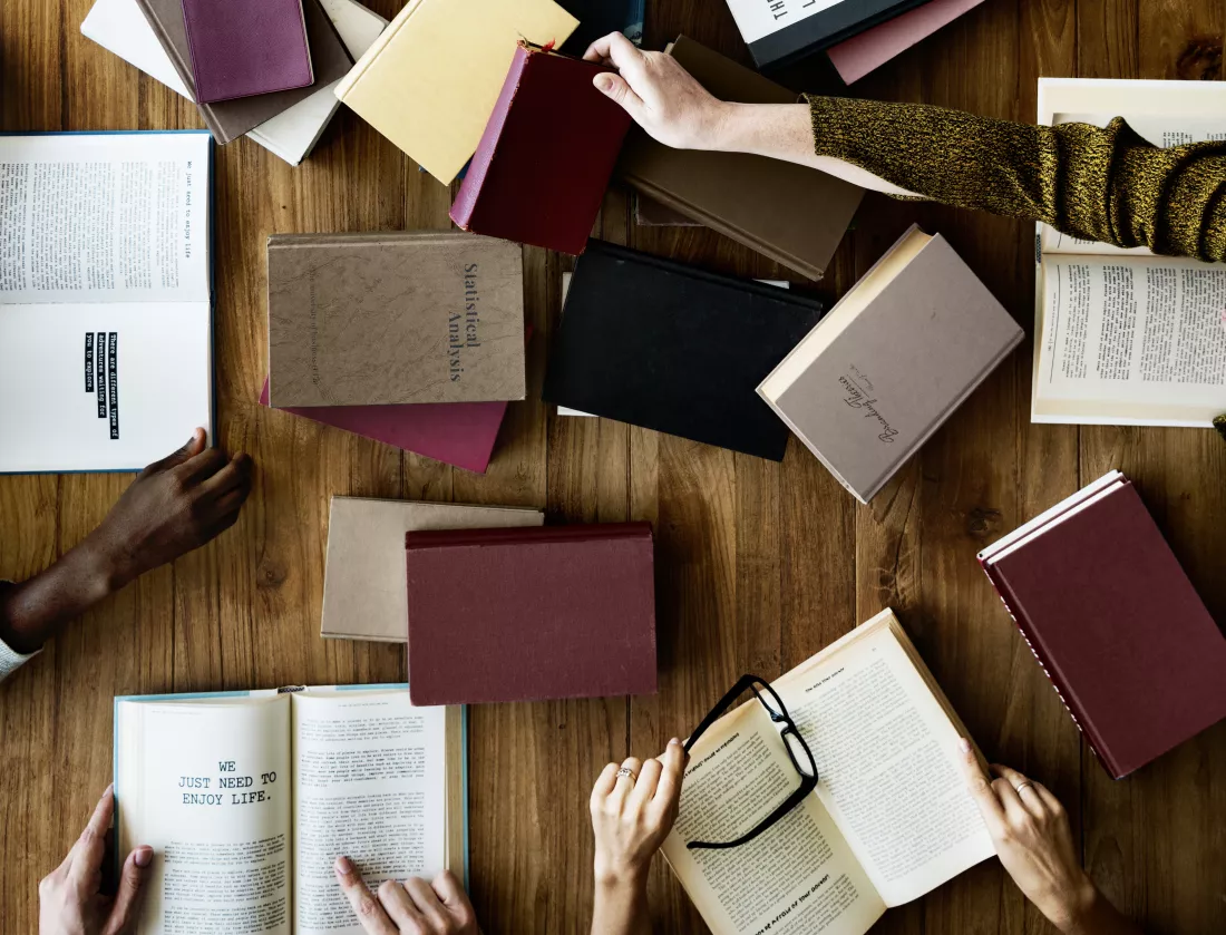 people-reading-books-library